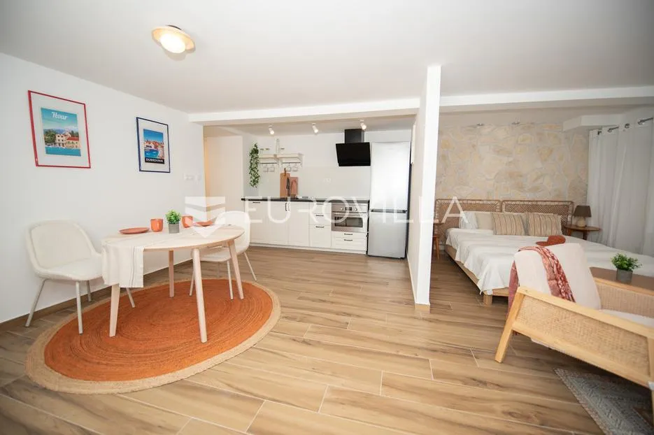 kaštela, kaštel sućurac, predivna kamena kuća uz more - slika 3