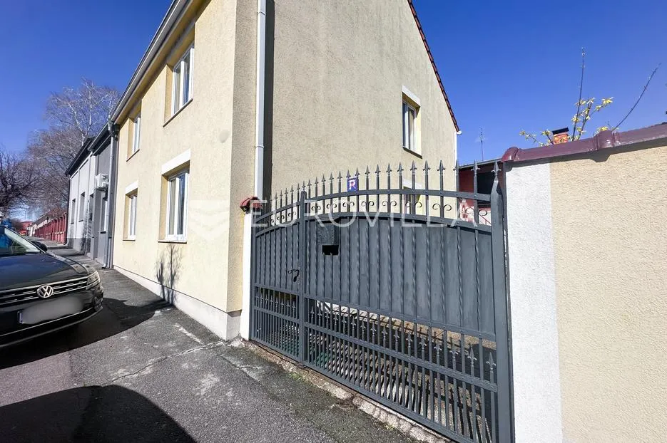 vinkovci, centar, 249.54 m² kuća na 3 etaže pomoćna zgrada te garaža - slika 24