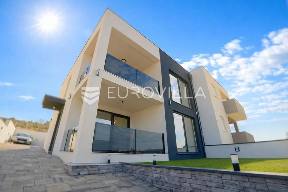 zadar, rovanjska, moderan dvosoban stan u prizemlju s terasom i panoramskim pogledom na more - slika 1