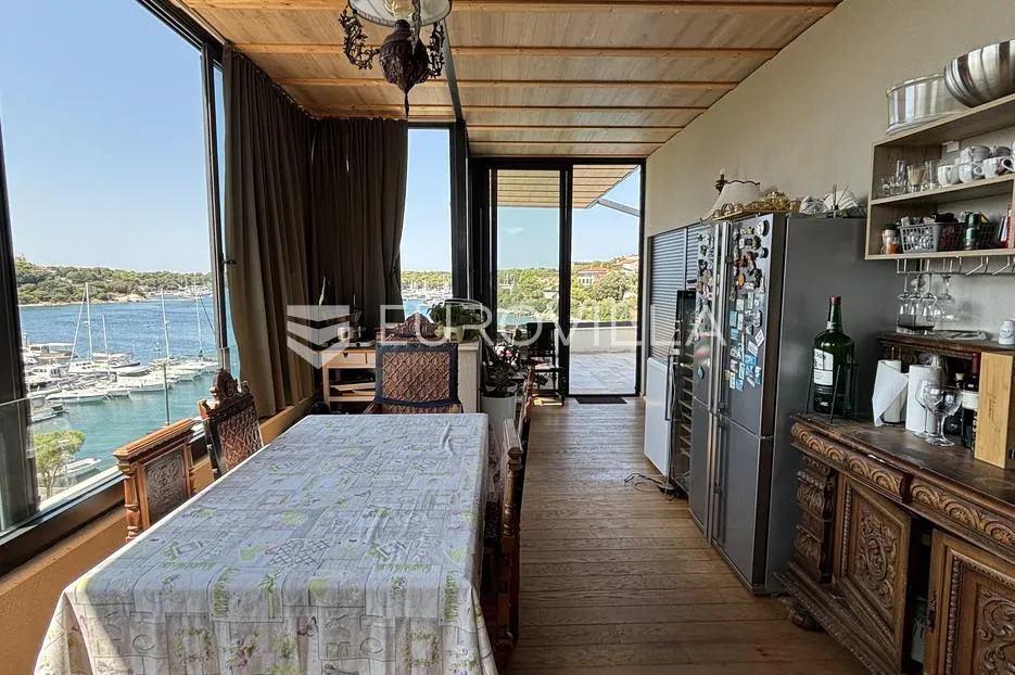 medulin, pješčana uvala, ekskluzivan penthouse prvi red do mora - slika 10