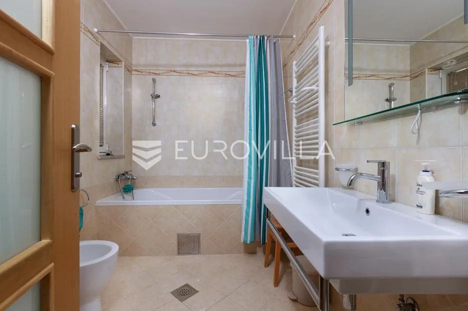 opatija, centar, dvoetažan stan 147 m², vrt, pogled na more - slika 14