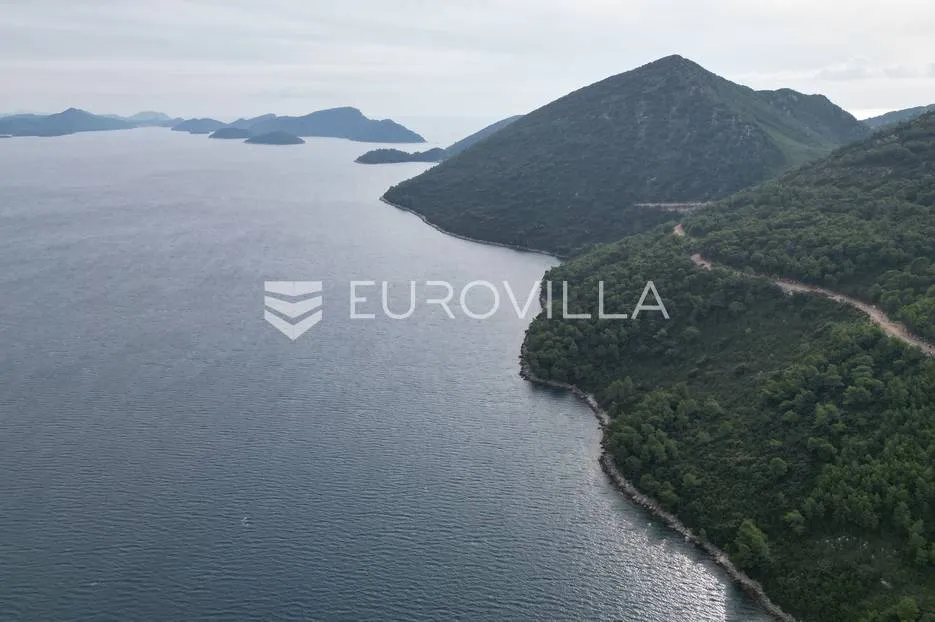 Pelješac, građevinsko zemljište 28.000 m² s hotelskom namjenom, uz more - Broce, Ston