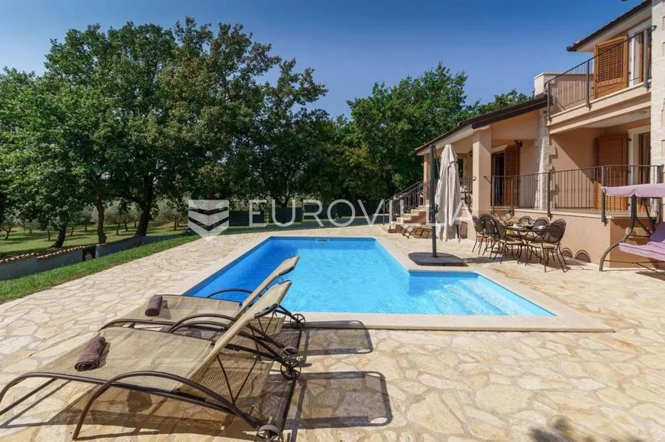 poreč, fuškulin, prekrasna vila okružena zelenilom - slika 5
