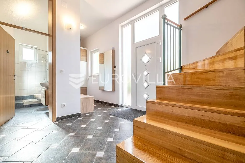 zagreb, maksimir, samostojeća vila s duplom garažom i 4 sobe 1500 m² dvoriše - slika 5