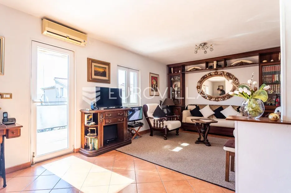 šibenik, brodarica, kuća sa velikim dvorištem 247,2 m² - slika 6