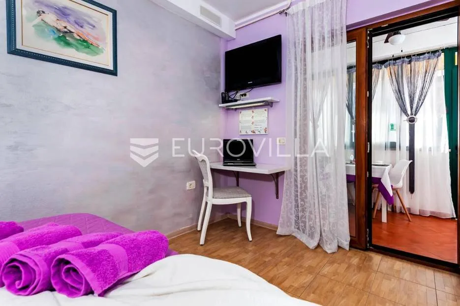 istra, rovinj, kuća 360 m2 s tri stana i zasebnom kućicom, izuzetna lokacija - slika 4