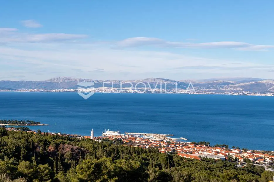 Brač, Supetar, građevinsko zemljište površine 3000 m²