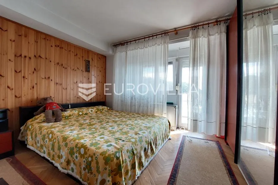 istra, pula, stan s pogledom na grad i šumu - slika 11