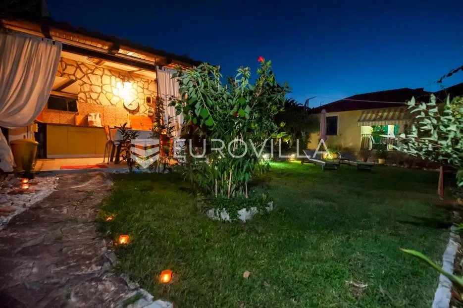 istra, rovinj, kuća 360 m2 s tri stana i zasebnom kućicom, izuzetna lokacija - slika 24