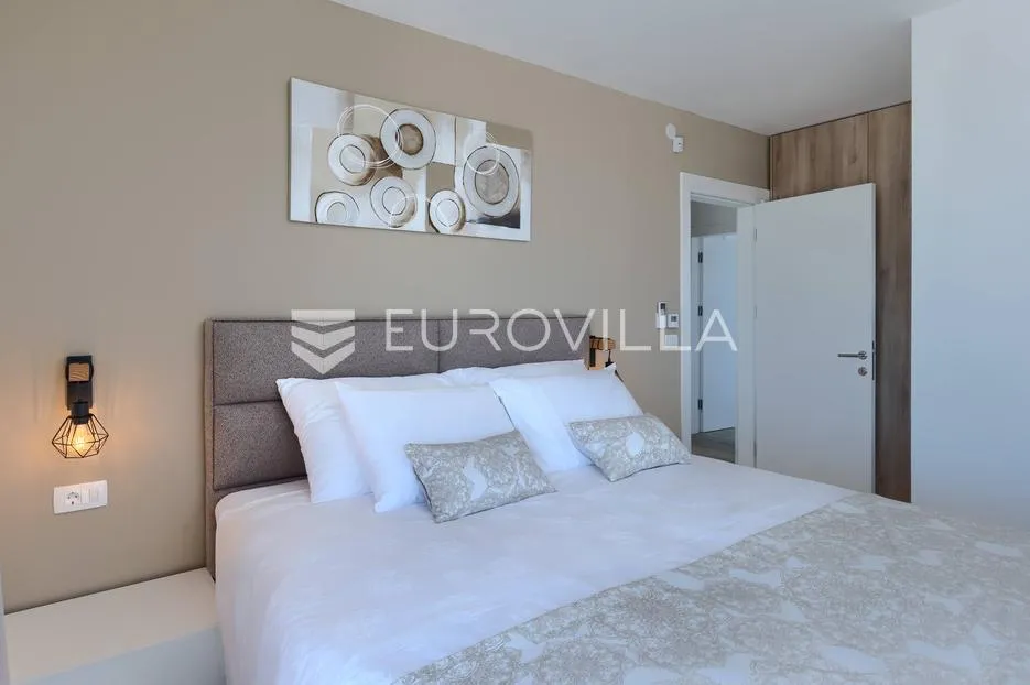 istra, brtonigla, moderna vila s bazenom i jacuzzijem - slika 44