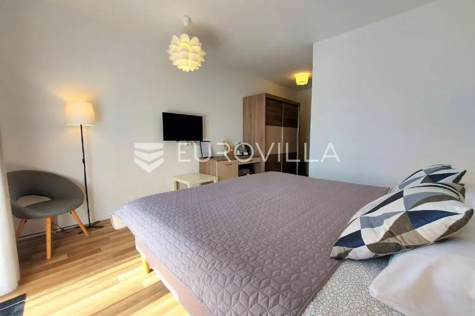 bale, samostojeća kuća s 3 apartmana - slika 14