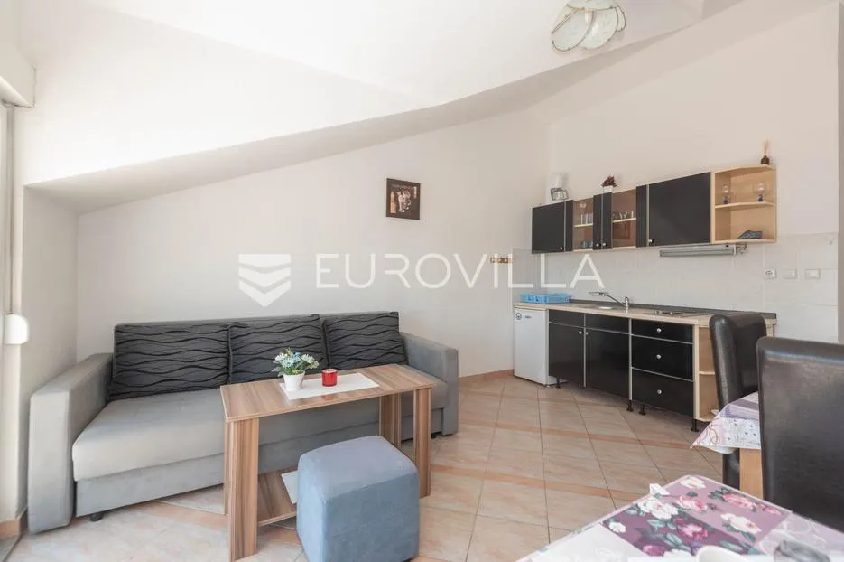 rogoznica, apartmanska kuća sa sedam stambenih jedinica, pogledom na more i rogoznicu - slika 10
