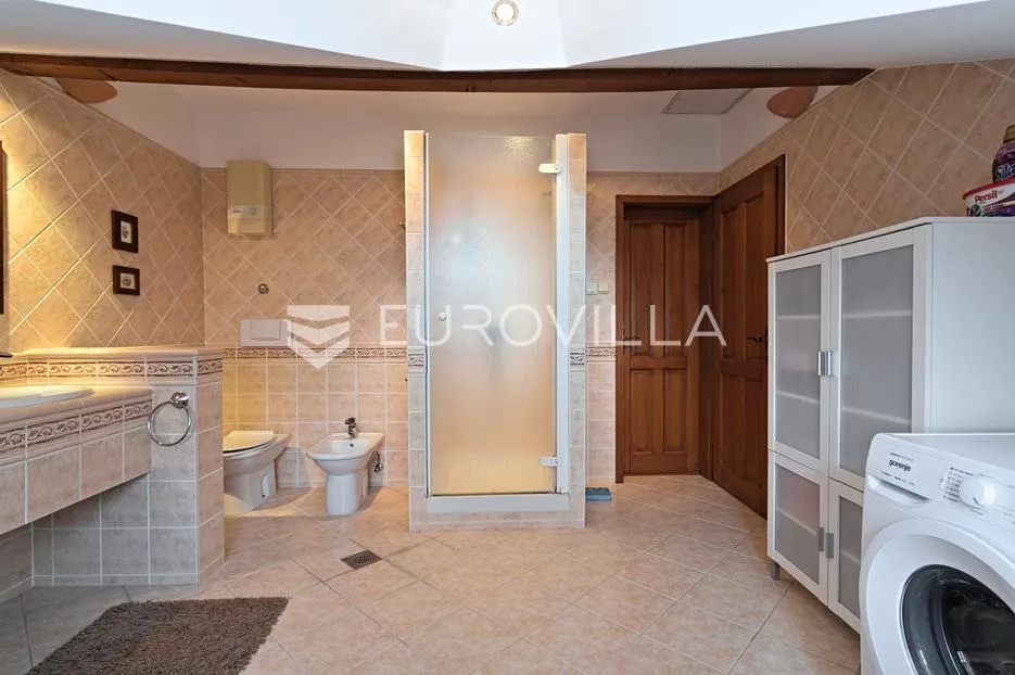 osijek, donji grad, prodaje se prostrana rustikalna vila površine 403 m² - slika 33