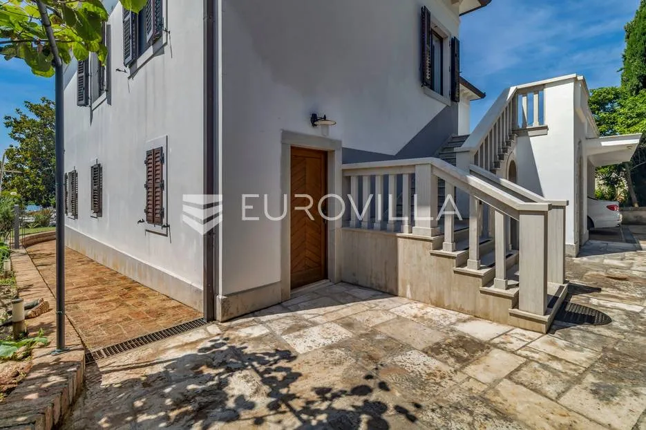istra, umag - unikatna villa nkp 400 m2 na svega 30 m od mora - slika 17