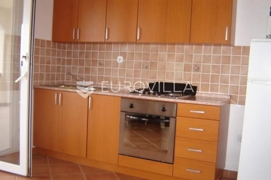 zadar, vir dvojna kuća sa šest apartmana prvi red do mora, površine 228 m² - slika 12