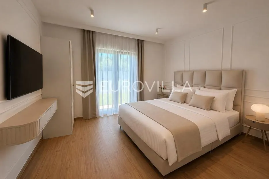pula, veli vrh, moderna samostojeća vila s grijanim bazenom, teretanom, konobom, garažom - slika 19