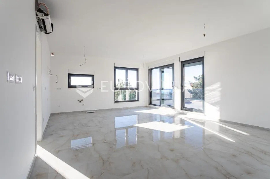 Čiovo, Okrug Gornji | Luksuzni dvosobni penthouse s krovnom terasom i bazenom - Okrug Gornji, Okrug