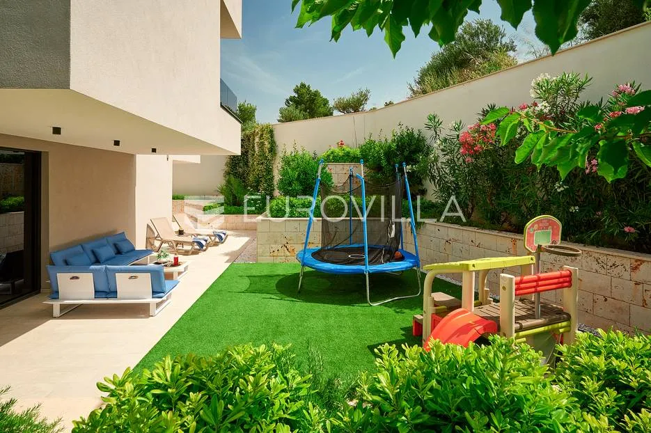 trogir - marina, luksuzna vila s bazenom i wellnessom - slika 27