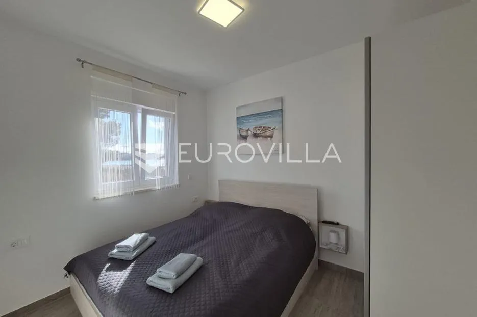vir, prizemni apartman s 2 spavaće sobe, 40 m od mora, top lokacija - slika 27