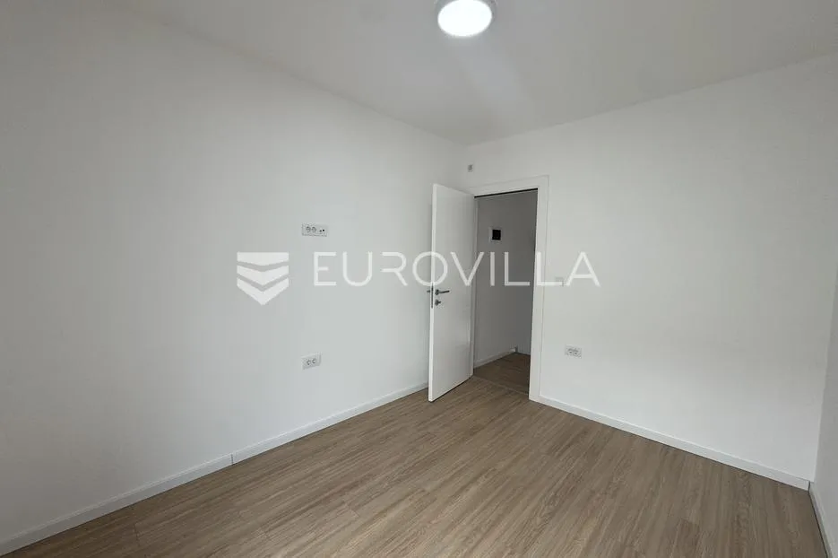 istra, poreč, dvojna kuća 168 m² s 4 spavaće sobe i 3 parkirna mjesta - slika 11