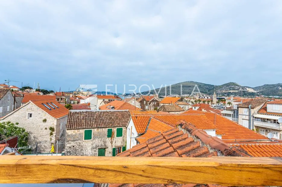 trogir, autohtona kamena kuća s pogledom na more - slika 32