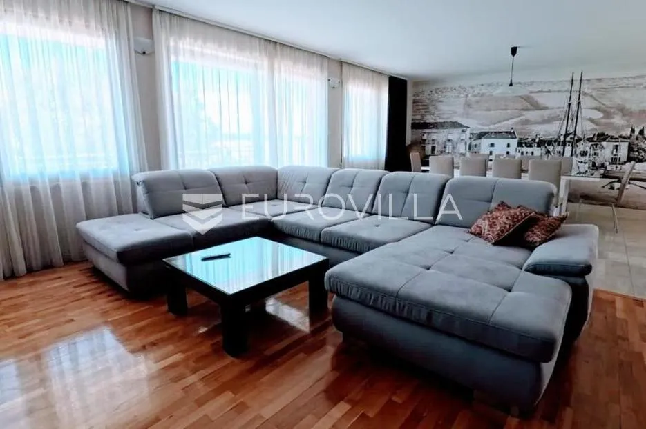 kaštel lukšić, vila s bazenom i pogledom na more - slika 4