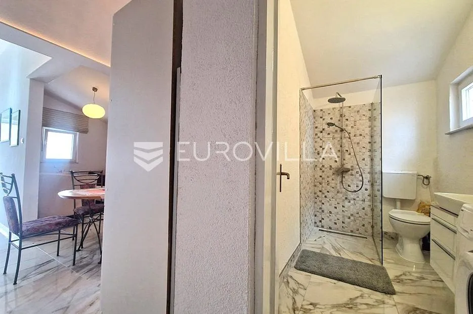 vir, apartman s prostranom terasom i dvije spavaće sobe na odličnoj lokaciji - slika 17
