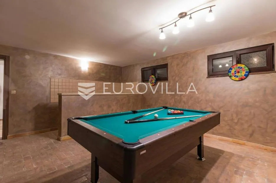 pula, valdebek, samostojeća kuća s bazenom i lijepom okućnicom, 386 m² - slika 11