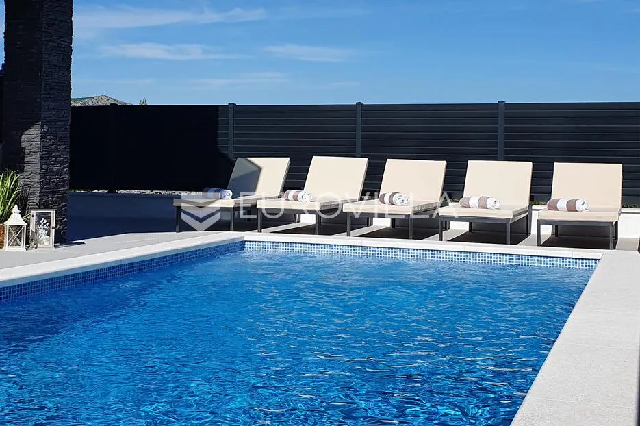 šibenik, podsolarsko, prekrasna kuća s bazenom i pogledom na more - slika 3