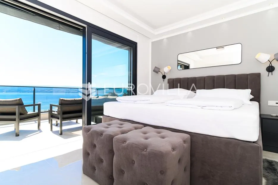 omiš, elegantna vila s tri stana i otvorenim pogledom na more - slika 6