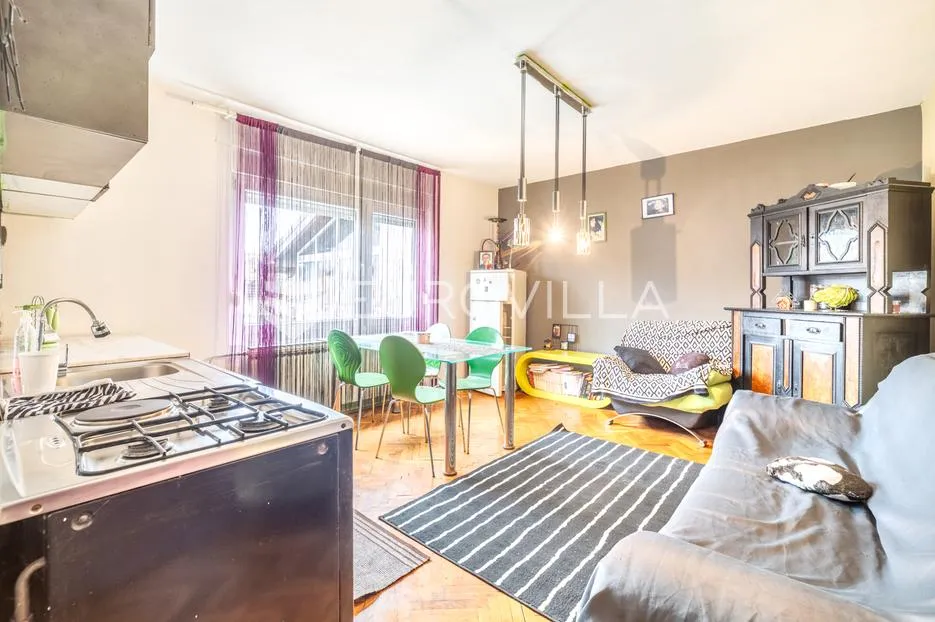 velika gorica, funkcionalna kuća 400 m2 - slika 8