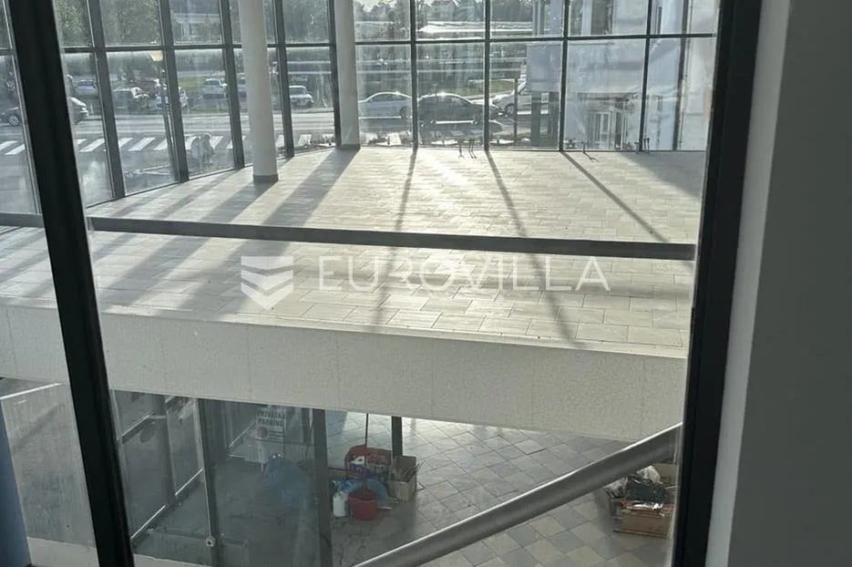 vukovar, centar, atraktivna poslovna zgrada na tri etaže - slika 18