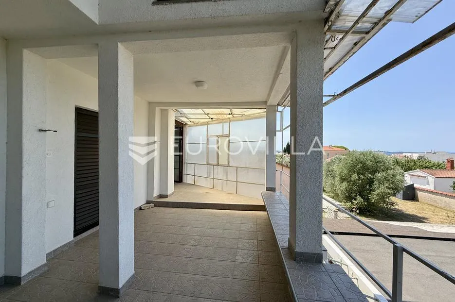 peroj, ekskluzivno, kuća sa tri stambene jedinice - slika 4
