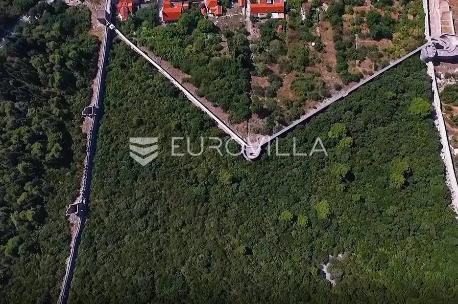 Ston, poljoprivredno zemljište na iznimnoj lokaciji unutar zidina