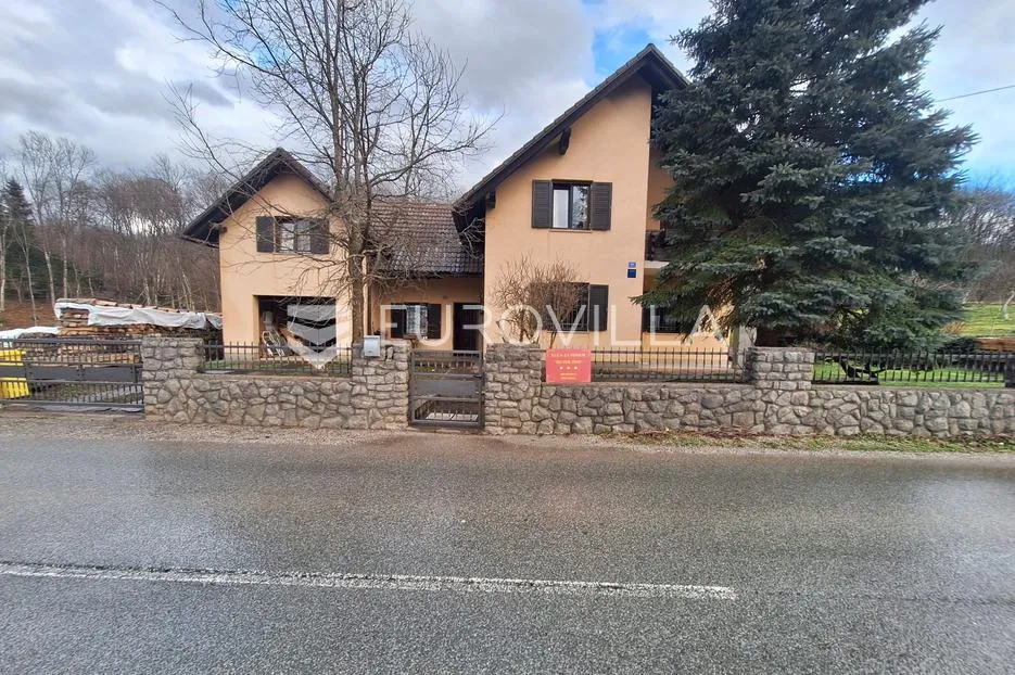 Ogulin, Gornje Zagorje, kuća 210 m², vlastito kupalište na jezeru Sabljaci
