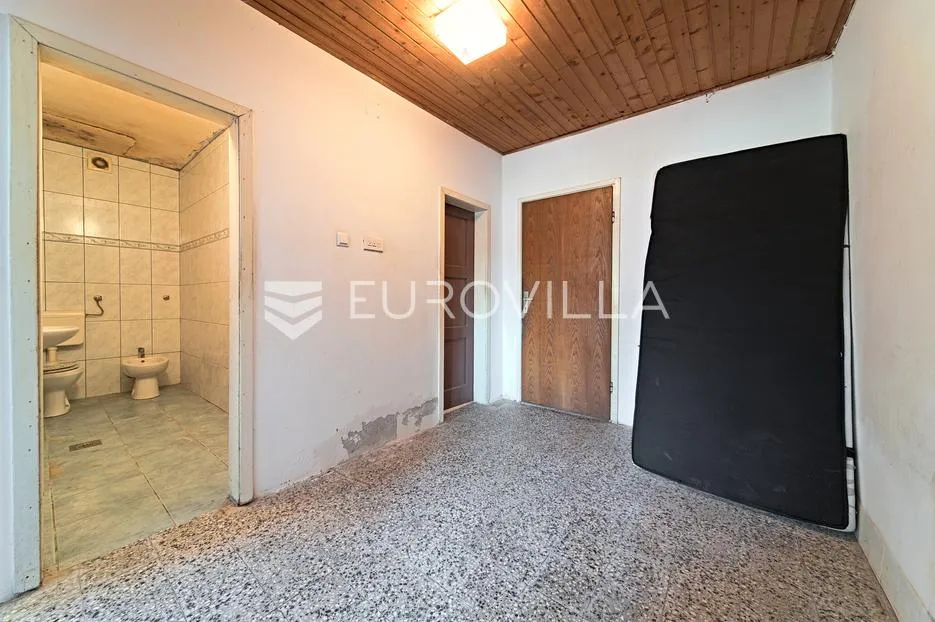 čepin, na prodaju prostrana kuća od 488 m² s tri stambene cjeline - slika 33