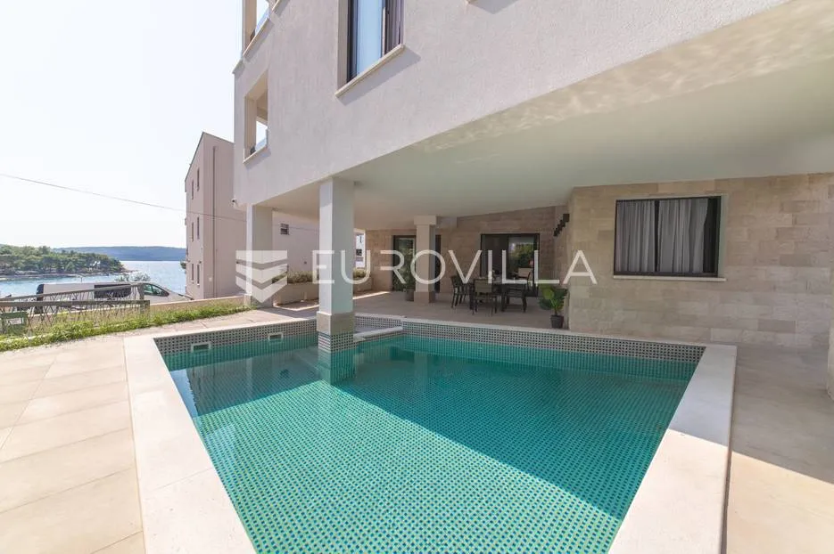 trogir, luksuzna vila s bazenom, nkp 368 m2 - slika 8