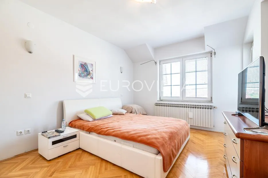 zagreb, bukovac, prekrasna obiteljska samostojeća kuća 380 m², garaža, okućnica - slika 14
