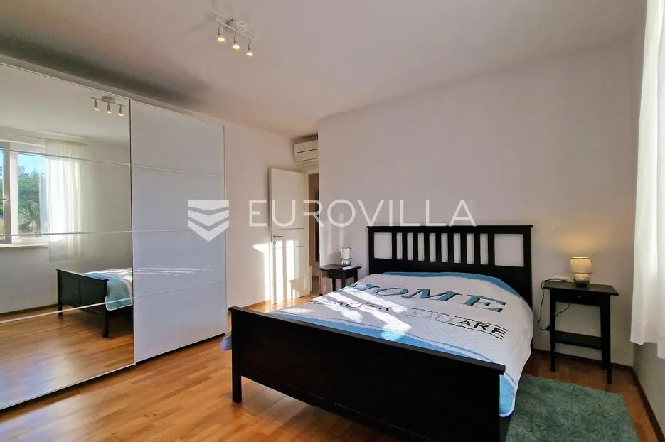 peroj, fažana, komforan stan 130 m² s vrtom 227 m² i prostranim suterenom - slika 13