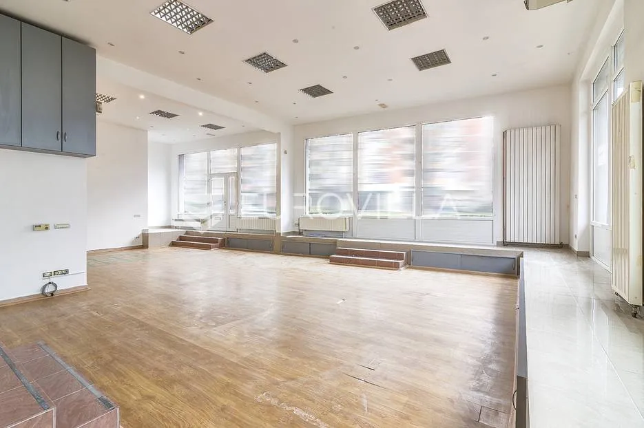 dubrava, ulični poslovni prostor 114 m2 + dvije garaže 35 m2 - slika 1