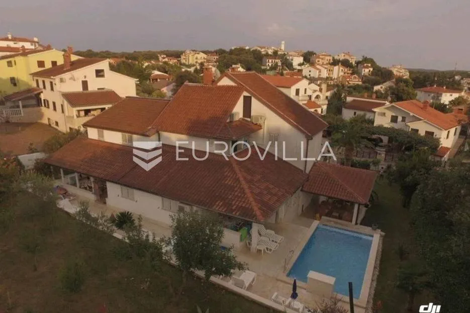 medulin, pješčana uvala - kuća blizu mora s bazenom, 4 apartmana - slika 5