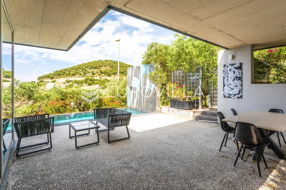 vis, dizajnerska villa s otvorenim pogledom na more u blizini centra - slika 19