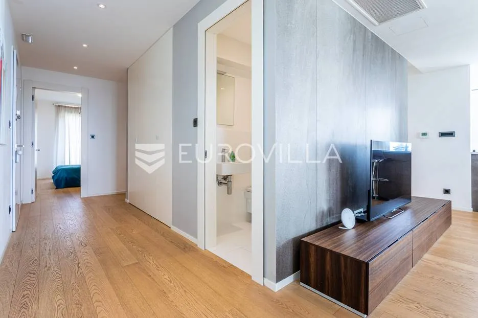 split, luksuzan i prostran stan u zgradi bel etage 160 m² - slika 15