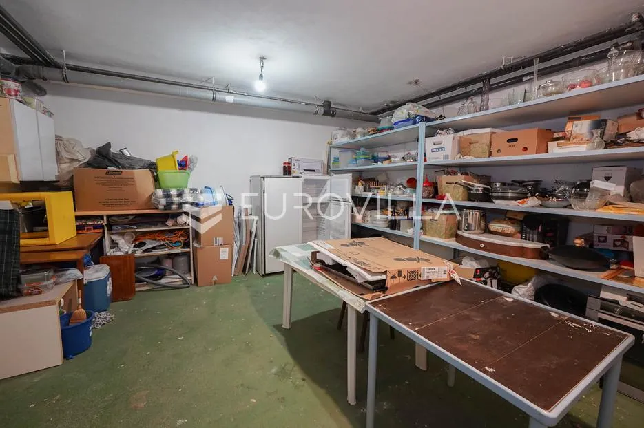 zadar, bokanjac, prostrana kuća površine 376 m² s velikim potencijalom - slika 31