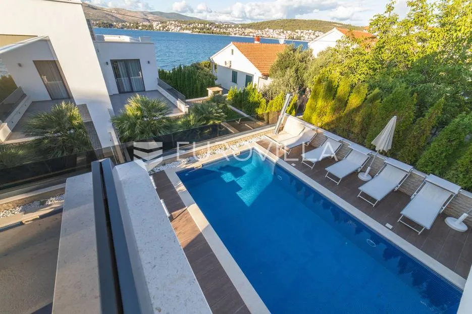 trogir, prekrasna luksuzna vila nadomak mora - slika 30