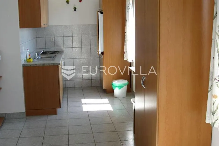 vir, kuća s 5 apartmana i pogledom na more - slika 14