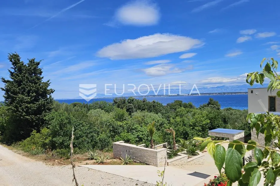 Otok Ugljan, Sutomišćica, građevinski teren prvi red do mora