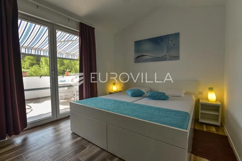 vir, dvojna kuća s dva apartmana i velikim vrtom, blizina centra i plaže - slika 7