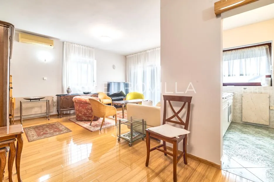 zagreb, mikulići, izvrstan trosoban stan s parkirnim mjestom 70 m² - slika 2
