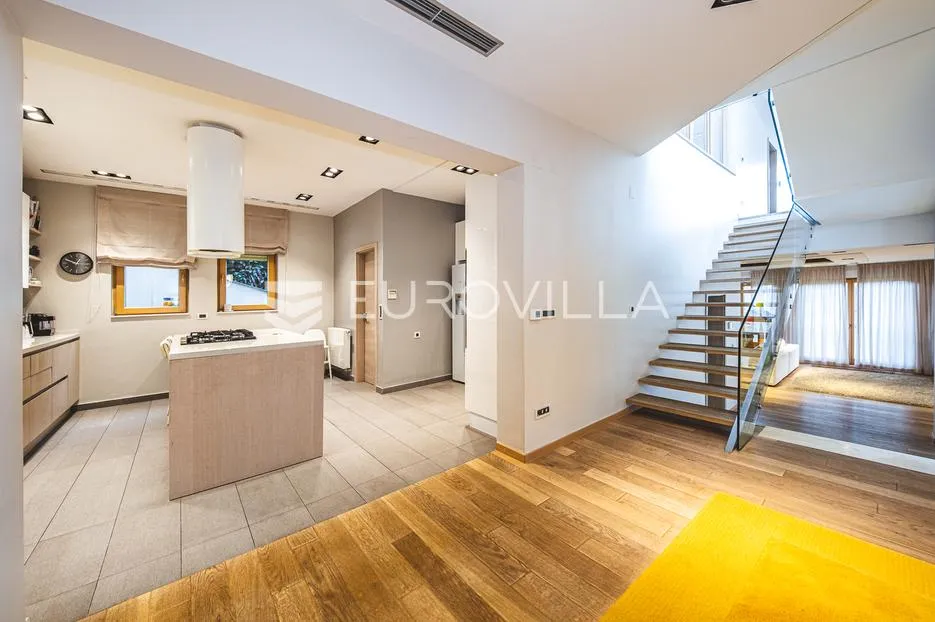 zagreb, gornje prekrižje, ekskluzivna obiteljska vila 376 m² na zemljištu od 704 m² - slika 8
